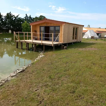 캠프장 Chez Le Breton Des Marais Bois-de-Cené