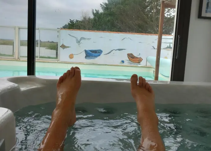 Кемпинг Chez Le Breton Des Marais Bois-de-Cene